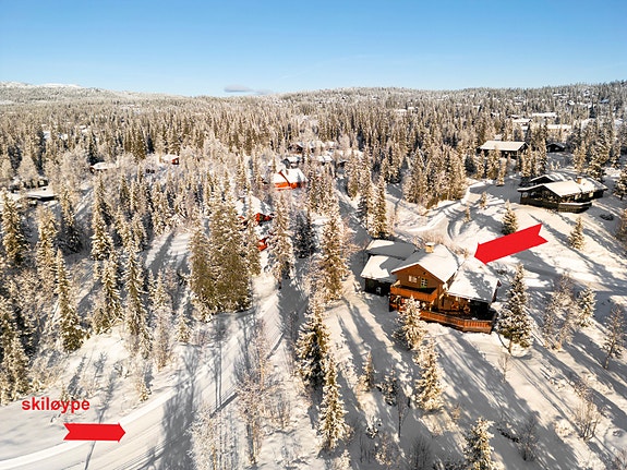 Skiløypa går rett forbi hytta og området byr på et flott løypenett vinterstid