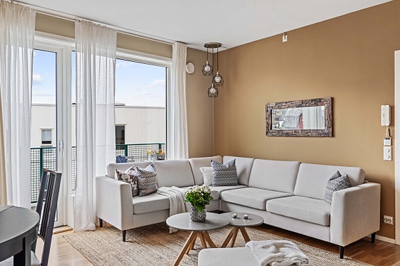 Velkommen til Ole Nielsens vei 3, presenteres av Dardan Shabi ved Eiendomsmegler Krogsveen. Fotograf: Nordbø Foto