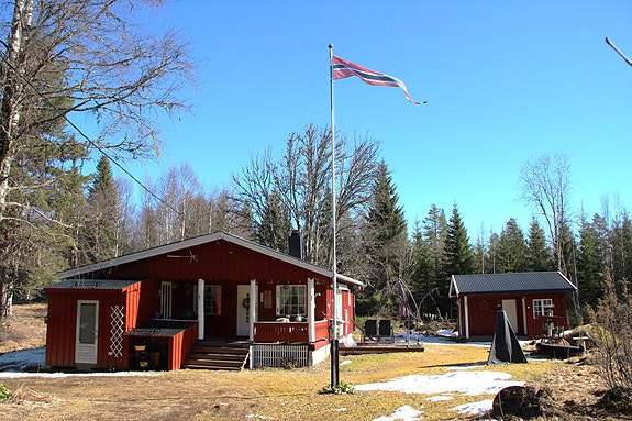 Velkommen til Rostillevegen 93 på flotte Finnskogen! Selgers bilde.