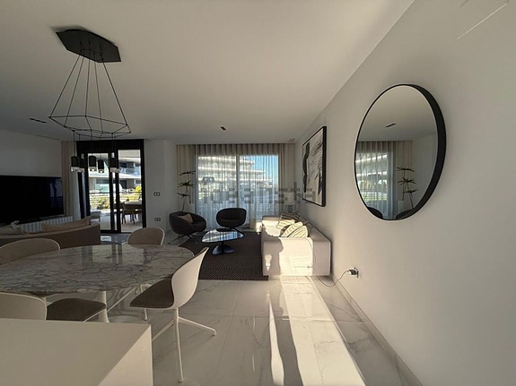 Leilighet med 3 soverom og terrasse | Sjøutsikt | Garasje og felles fasiliteter