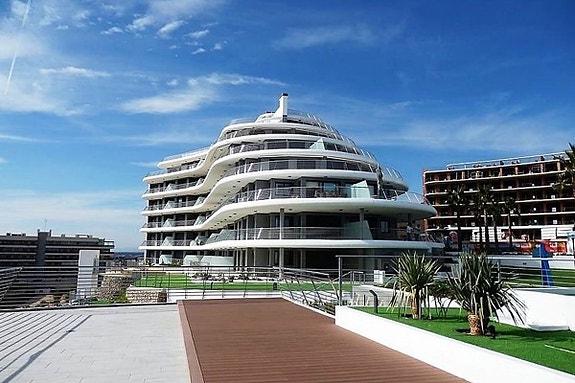 Leilighet med 3 soverom og terrasse | Sjøutsikt | Garasje og felles fasiliteter