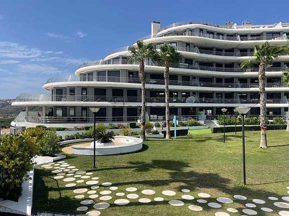 Leilighet med 3 soverom og terrasse | Sjøutsikt | Garasje og felles fasiliteter