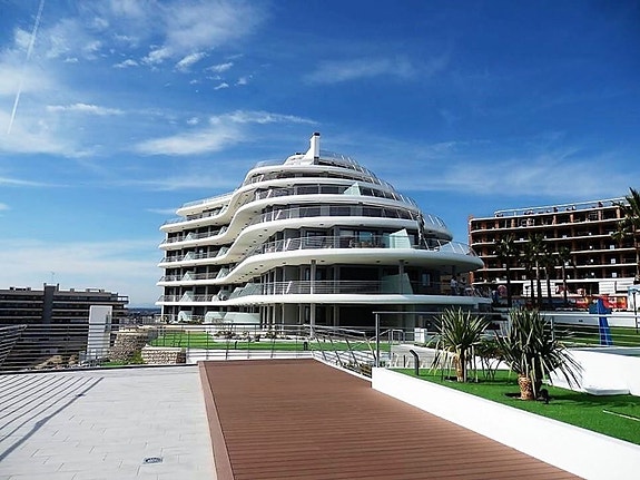 Leilighet med 3 soverom og terrasse | Sjøutsikt | Garasje og felles fasiliteter