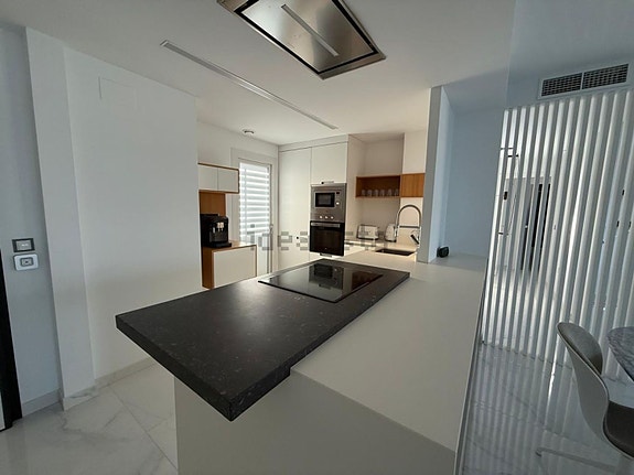 Leilighet med 3 soverom og terrasse | Sjøutsikt | Garasje og felles fasiliteter