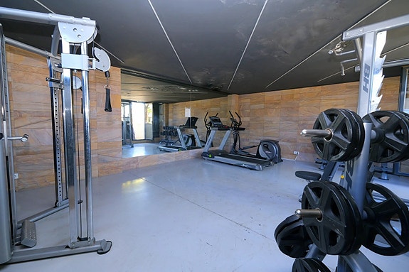 Penthouse med 2 soverom og takterrasse | Sjøutsikt | Kort vei til strand