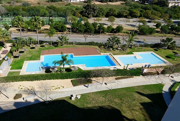 Penthouse med 2 soverom og takterrasse | Sjøutsikt | Kort vei til strand