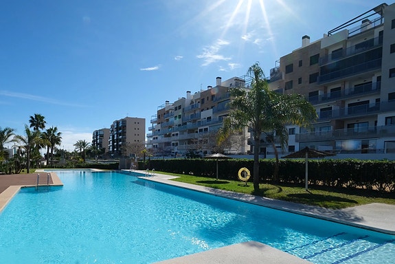 Penthouse med 2 soverom og takterrasse | Sjøutsikt | Kort vei til strand