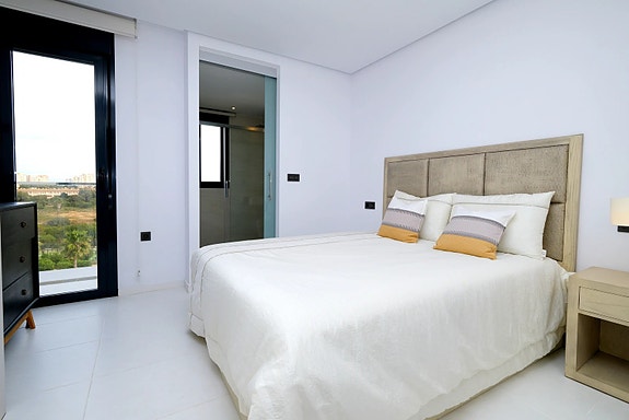 Penthouse med 2 soverom og takterrasse | Sjøutsikt | Kort vei til strand