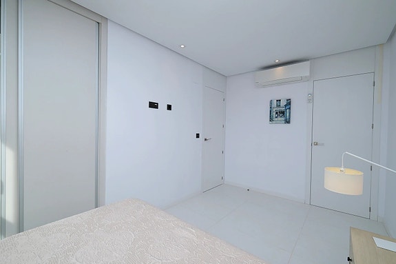 Penthouse med 2 soverom og takterrasse | Sjøutsikt | Kort vei til strand