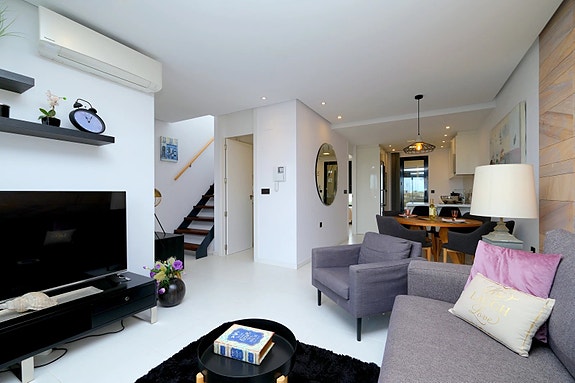 Penthouse med 2 soverom og takterrasse | Sjøutsikt | Kort vei til strand