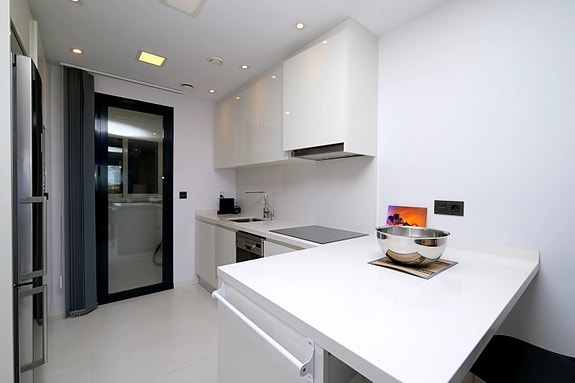 Penthouse med 2 soverom og takterrasse | Sjøutsikt | Kort vei til strand