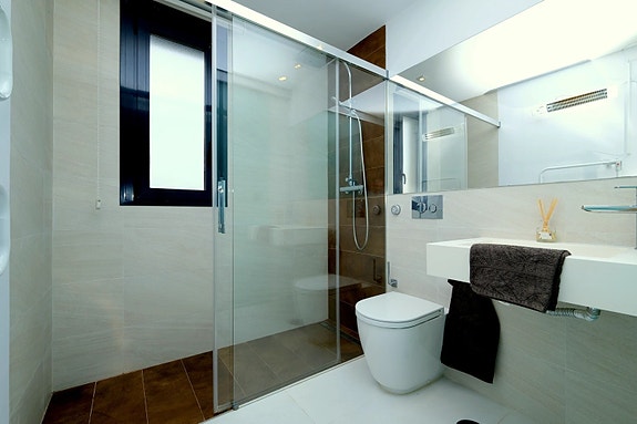 Penthouse med 2 soverom og takterrasse | Sjøutsikt | Kort vei til strand