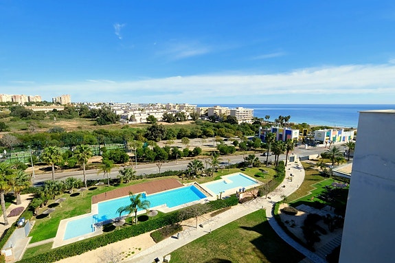 Penthouse med 2 soverom og takterrasse | Sjøutsikt | Kort vei til strand