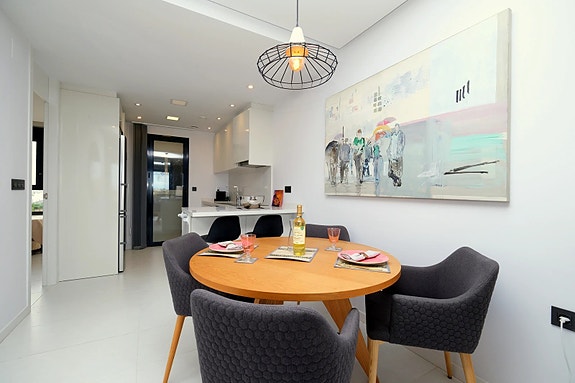 Penthouse med 2 soverom og takterrasse | Sjøutsikt | Kort vei til strand