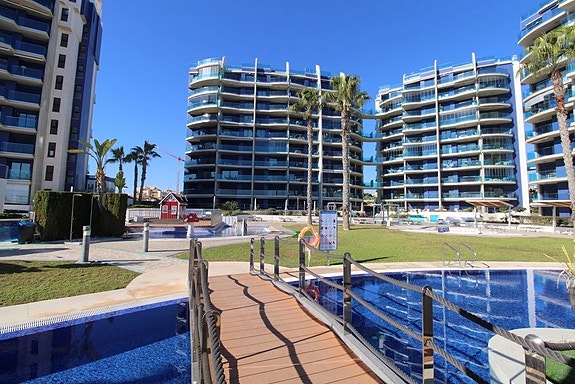 Leilighet med 2 soverom og terrasse | Sjøutsikt | Gode fellesfasiliteter