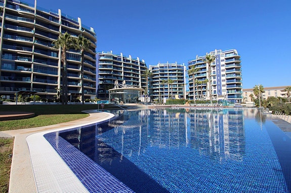 Leilighet med 2 soverom og terrasse | Sjøutsikt | Gode fellesfasiliteter