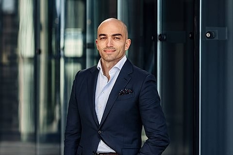 Bilde av megler Aouss Farhad