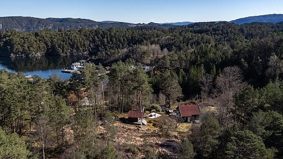 Aktiv Eiendomsmegling v/Aleksander Lenning har gleden av å presentere Hanevikvegen 154! Foto: Luminate Photography ved Eirin Helland