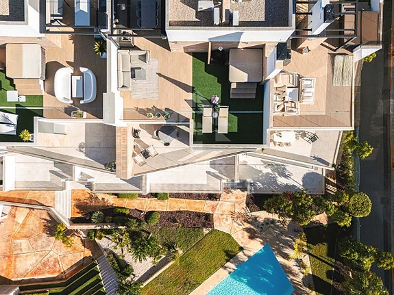 Eksklusiv penthouse med 3 soverom | Takterrasse med jacuzzi og sjøutsikt
