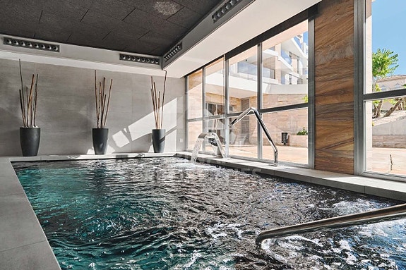 Eksklusiv penthouse med 3 soverom | Takterrasse med jacuzzi og sjøutsikt