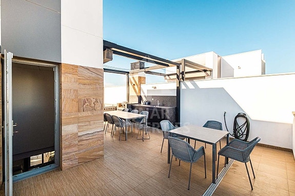 Eksklusiv penthouse med 3 soverom | Takterrasse med jacuzzi og sjøutsikt