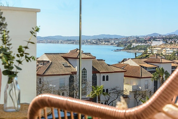 Eksklusiv penthouse med 3 soverom | Privat takterrasse | Sjøutsikt | Utleielisens