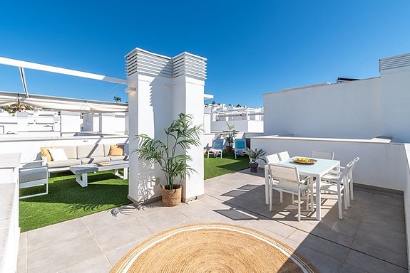 Eksklusiv penthouse med 3 soverom | Privat takterrasse | Sjøutsikt | Utleielisens