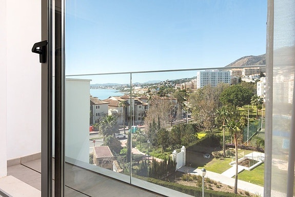 Eksklusiv penthouse med 3 soverom | Privat takterrasse | Sjøutsikt | Utleielisens