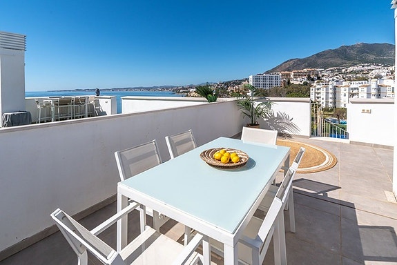 Eksklusiv penthouse med 3 soverom | Privat takterrasse | Sjøutsikt | Utleielisens