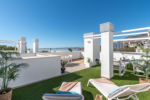 Eksklusiv penthouse med 3 soverom | Privat takterrasse | Sjøutsikt | Utleielisens