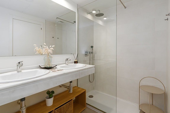Eksklusiv penthouse med 3 soverom | Privat takterrasse | Sjøutsikt | Utleielisens
