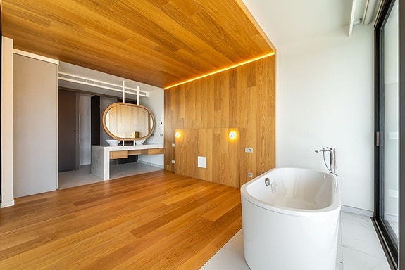 Eksklusiv penthouse | Privat takterrasse med basseng | Panoramautsikt mot sjøen | Higuerón