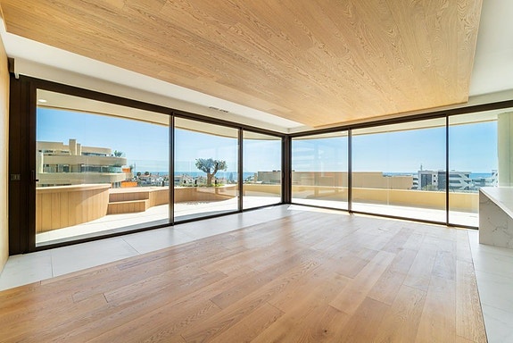 Eksklusiv penthouse | Privat takterrasse med basseng | Panoramautsikt mot sjøen | Higuerón