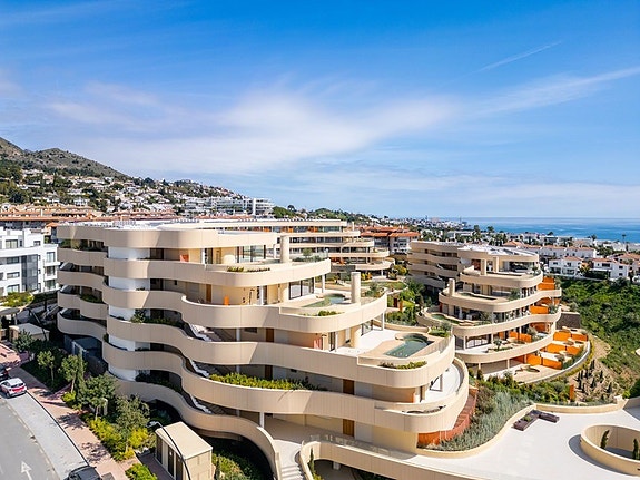 Eksklusiv penthouse | Privat takterrasse med basseng | Panoramautsikt mot sjøen | Higuerón