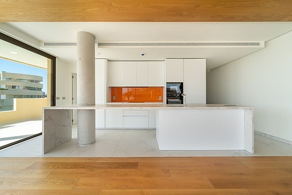 Eksklusiv penthouse | Privat takterrasse med basseng | Panoramautsikt mot sjøen | Higuerón