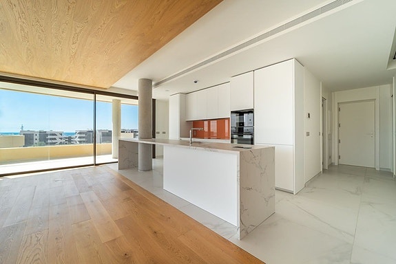 Eksklusiv penthouse | Privat takterrasse med basseng | Panoramautsikt mot sjøen | Higuerón