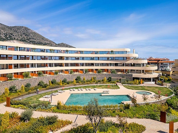 Eksklusiv penthouse | Privat takterrasse med basseng | Panoramautsikt mot sjøen | Higuerón