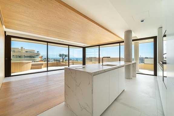 Eksklusiv penthouse | Privat takterrasse med basseng | Panoramautsikt mot sjøen | Higuerón