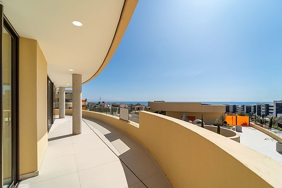 Eksklusiv penthouse | Privat takterrasse med basseng | Panoramautsikt mot sjøen | Higuerón