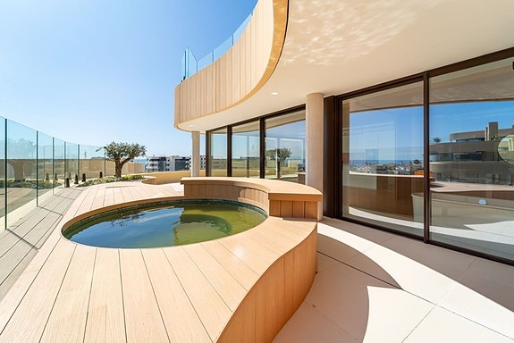 Eksklusiv penthouse | Privat takterrasse med basseng | Panoramautsikt mot sjøen | Higuerón