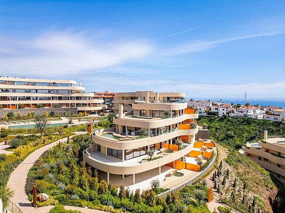 Eksklusiv penthouse | Privat takterrasse med basseng | Panoramautsikt mot sjøen | Higuerón