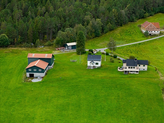 Velkommen til Sagvoll, Nakkedalsvegen 175 og 177! Foto: Asbjørn Stokkeland