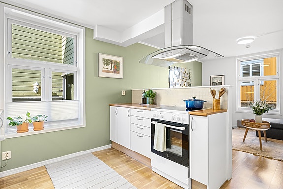 Velkommen til Asylbakken 1B! Alexandra Muravskaya v/Heimdal Eiendomsmegling har gleden av å presentere en sjarmerende leilighet på 42 m² med sentral og skjermet beliggenhet i på Bakklandet.
Foto: Nonstad foto.