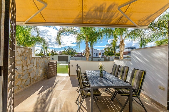 Rekkehus med 3 soverom og takterrasse - 500 meter fra stranden