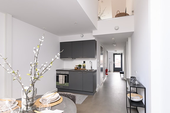 Velkommen til Tollbodgata 56F - Moderne studioleilighet med hems inkludert internett og oppvarming!