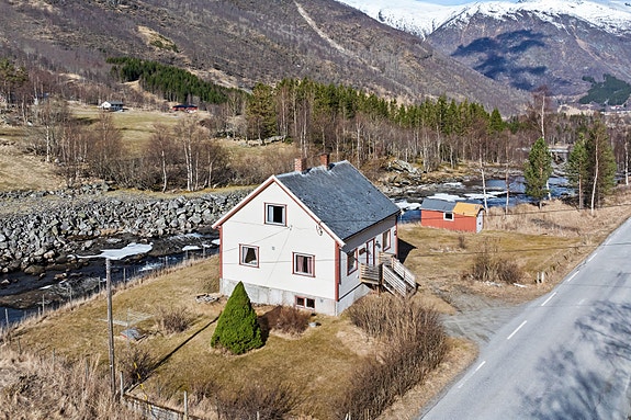 Velkomen til Borgundsvegen 527 presentert av Eiendomsmegler Norge v/ Kenneth Bjørk.