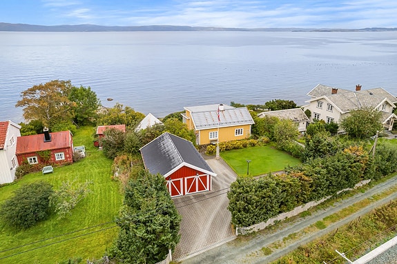 EiendomsMegler1 v/Kristian Sundland og Kenneth Johansen har gleden av å presentere en særdeles unik eiendom i Væresstranda 72! Foto: Krokstad & Nervik v/ Jens-Martin Nervik.