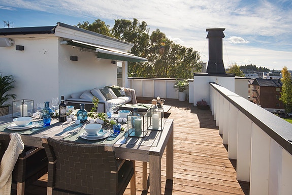 Velkommen til Thorvald Erichsens vei 7. Her kan man sitte usjenert. Fantastisk takterrasse på 115 m² med flotte solforhold.