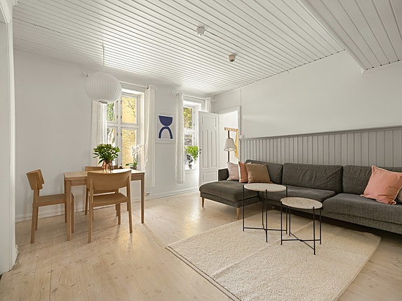 Velkommen til Meyerhagen og denne nydelige leiligheten i Zetlitz´ gate 4! Takk til vår fantastisk boligfotograf Alexander Granlie | @boliggram for bilder.