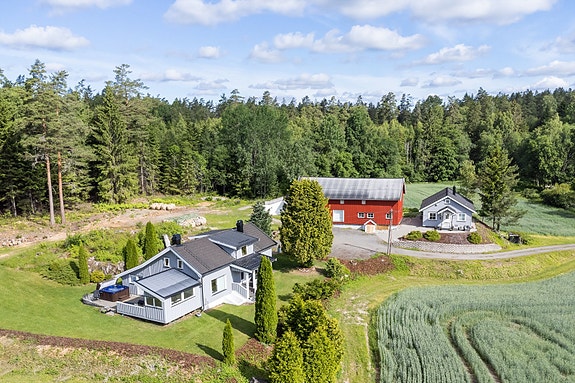 Eiendomsmegler1 Vestby/Son v/ Erik Nickelsen og Elise Habberstad har den glede av å presentere Garderveien 209 og 211.
